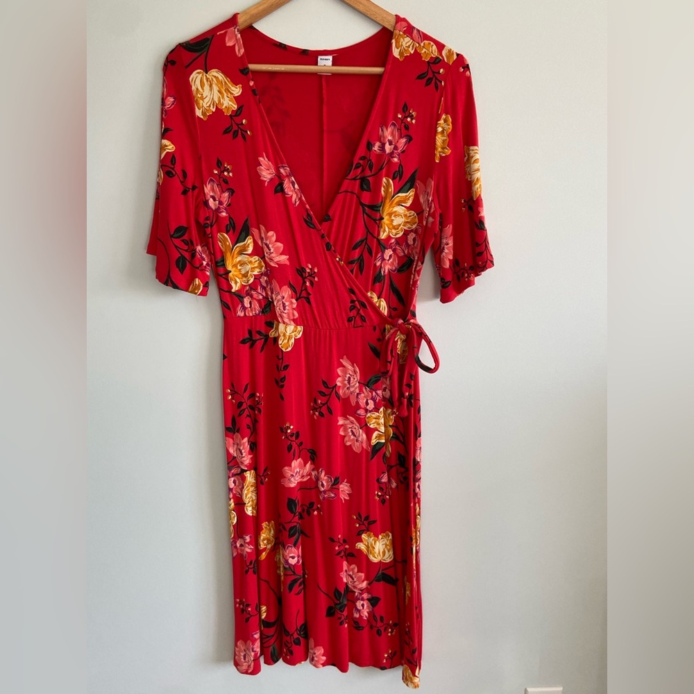 Old Navy faux Floral Wrap Dress in Red and Yellow size M